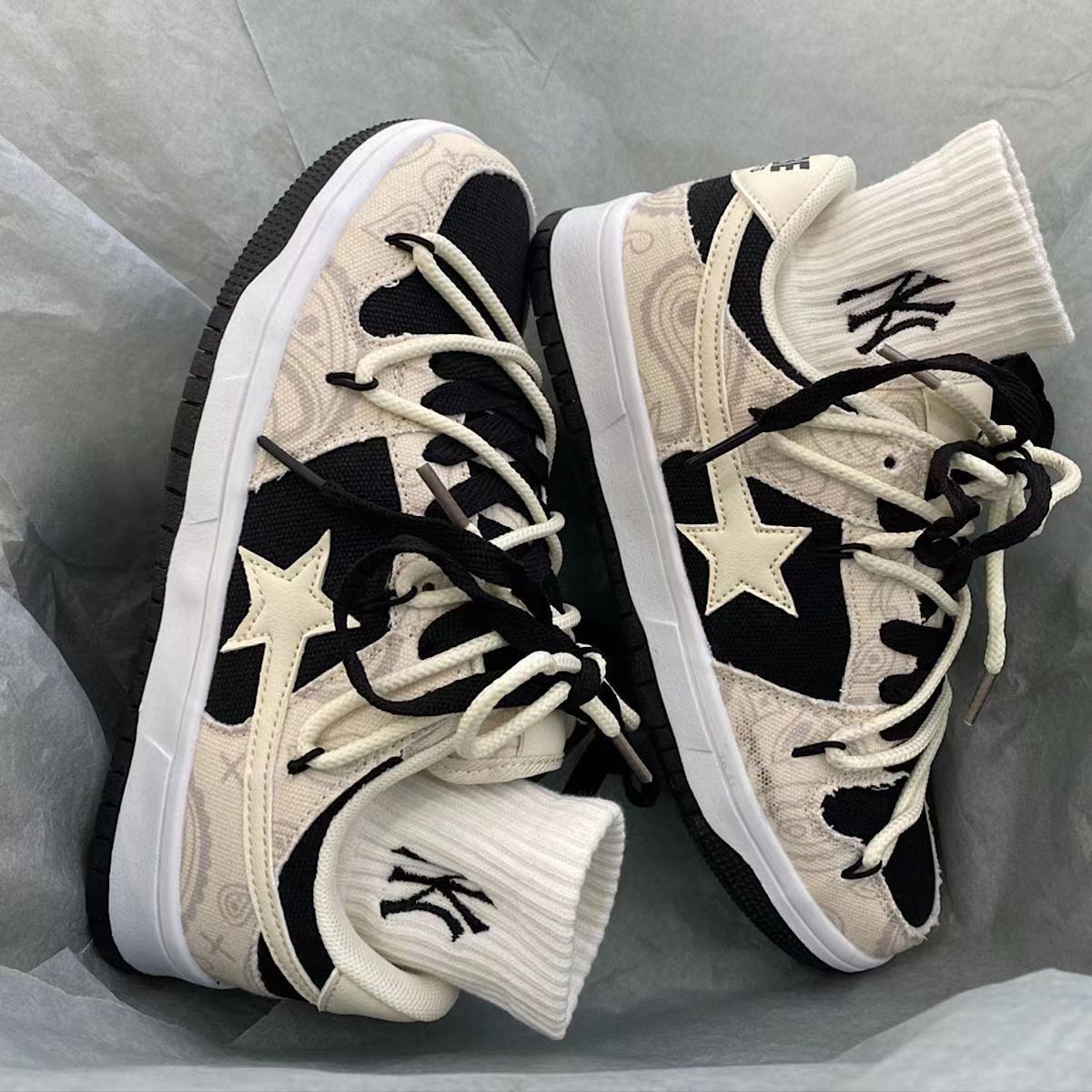 Low-top Graffiti Board Shoes