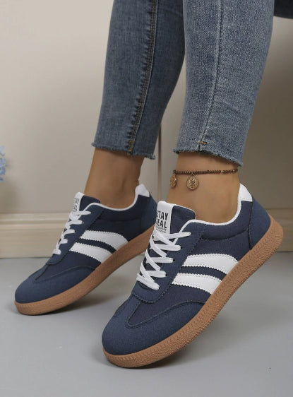 Fashionable White Sneaker Women