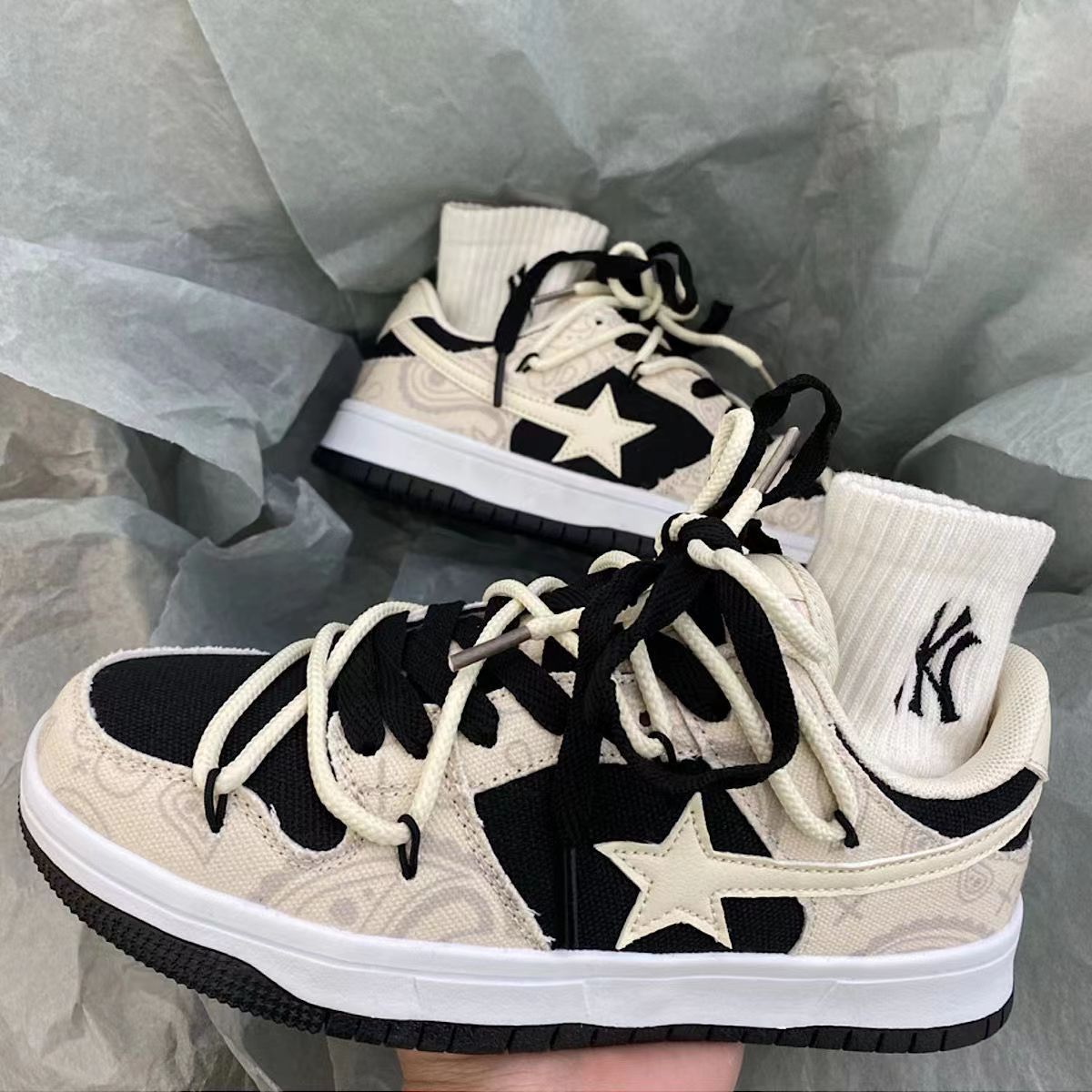 Low-top Graffiti Board Shoes