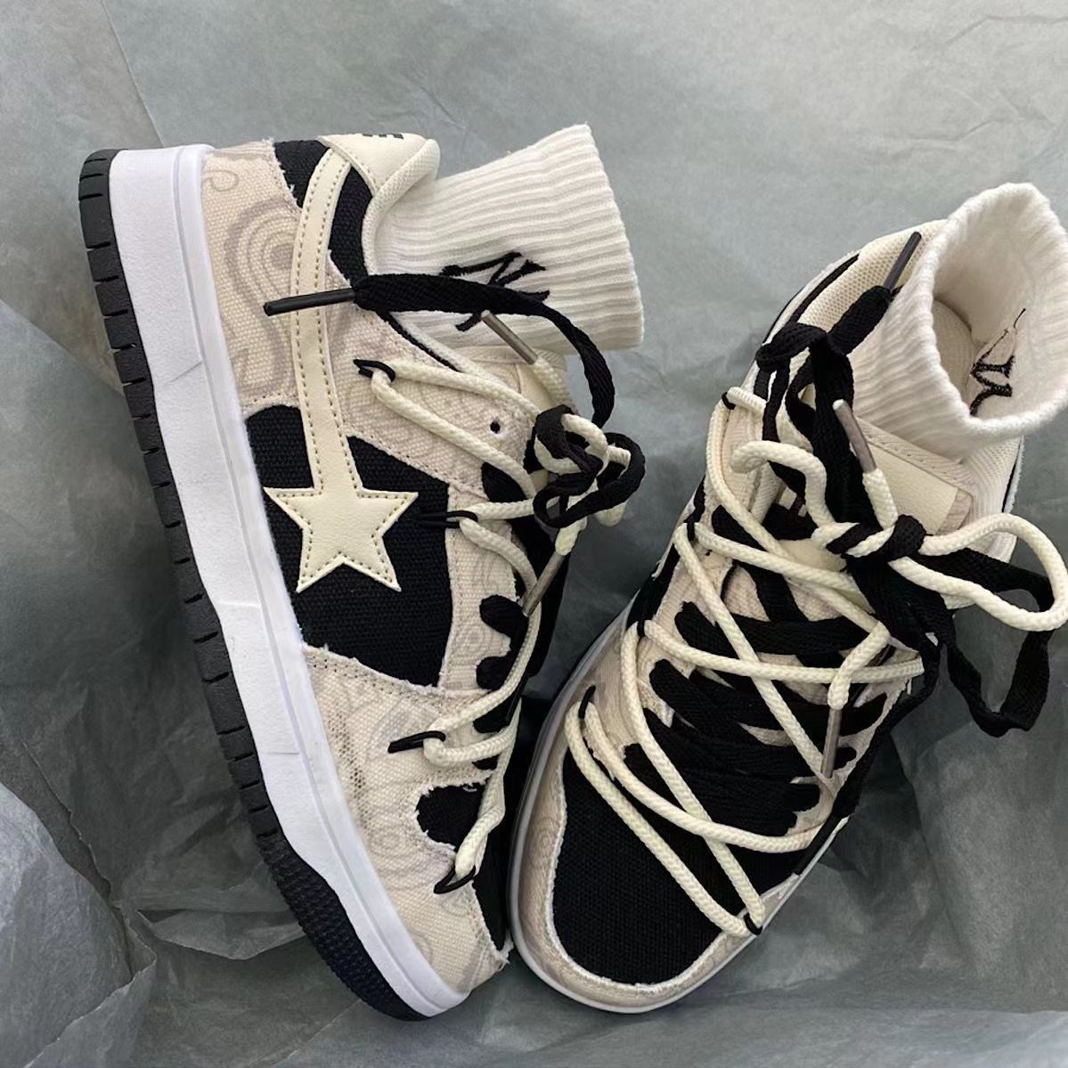Low-top Graffiti Board Shoes